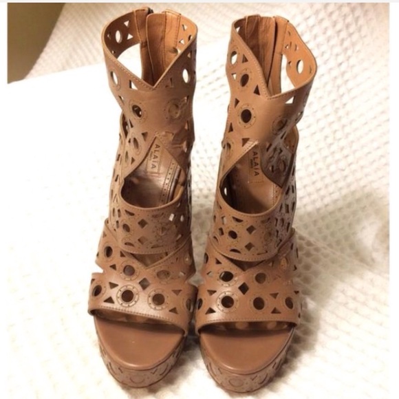 ALAIA STTUDED PLATFORM HEELS SANDALS NWOT - Picture 2 of 7